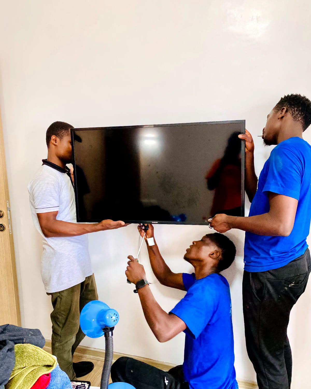 Neuro Movers crew preparing a relocation